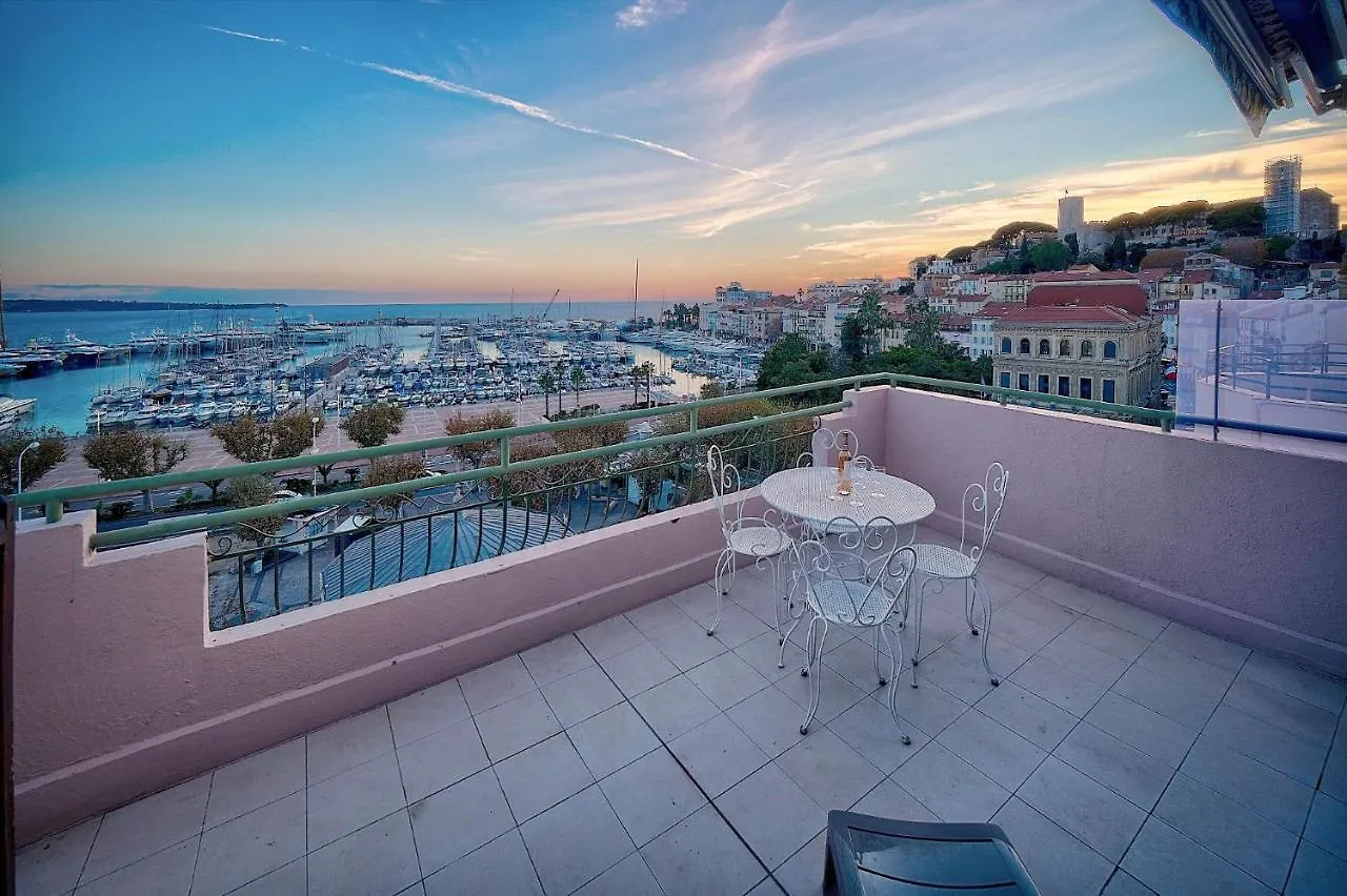 Superbe Duplex Idealement Situe Proche Plages Avec Grande Terrasse Vue Port !L A1B59 Cannes 0*,  France