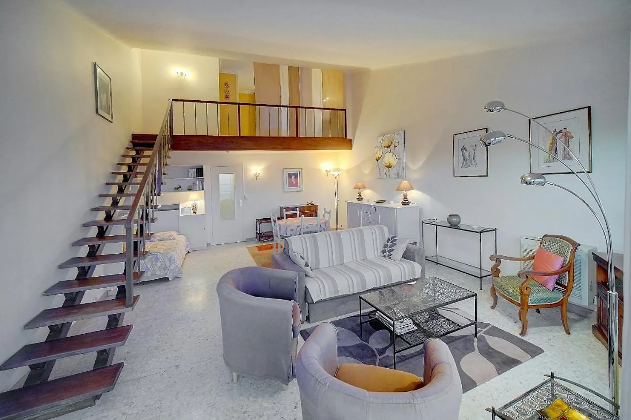 Superbe Duplex Idealement Situe Proche Plages Avec Grande Terrasse Vue Port !L A1B59 Cannes