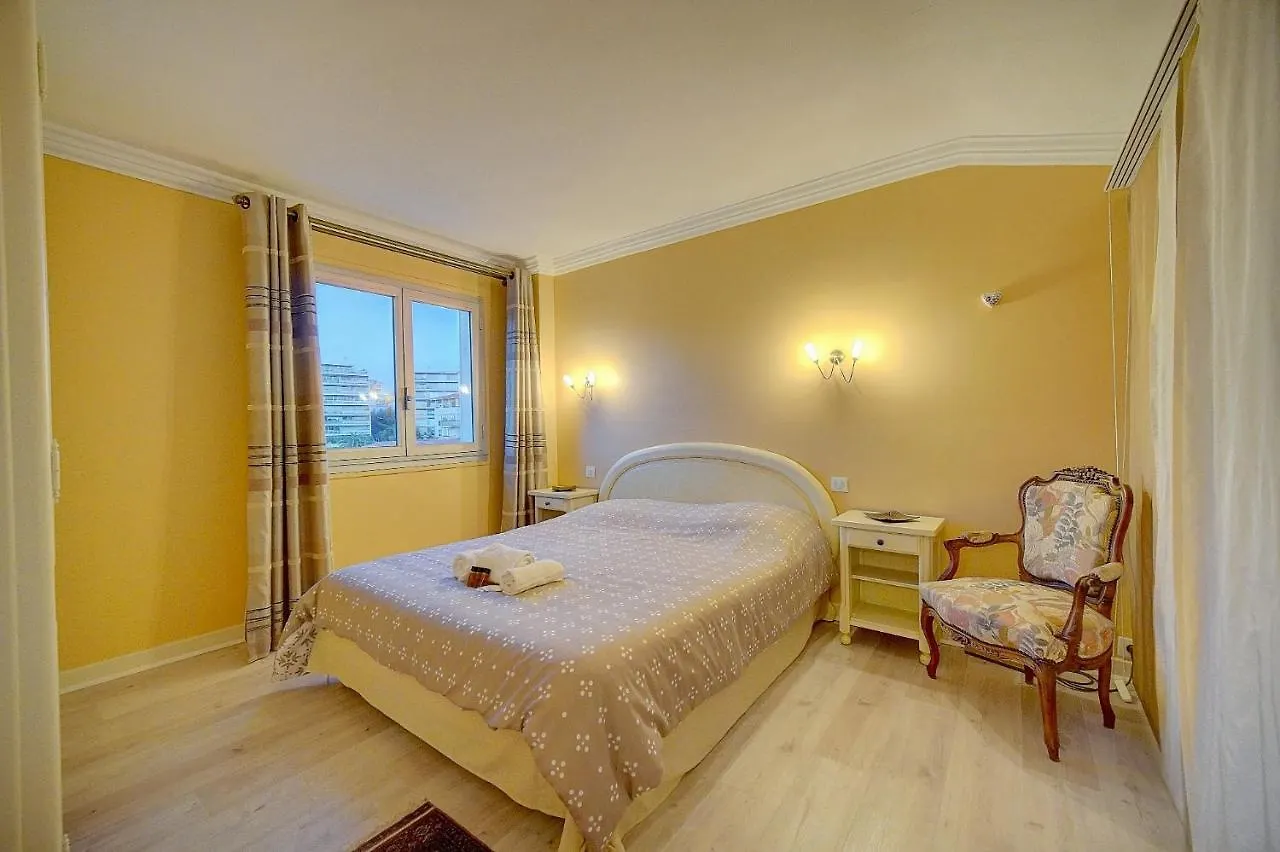 Apartment Superbe Duplex Idealement Situe Proche Plages Avec Grande Terrasse Vue Port !L A1B59 Cannes