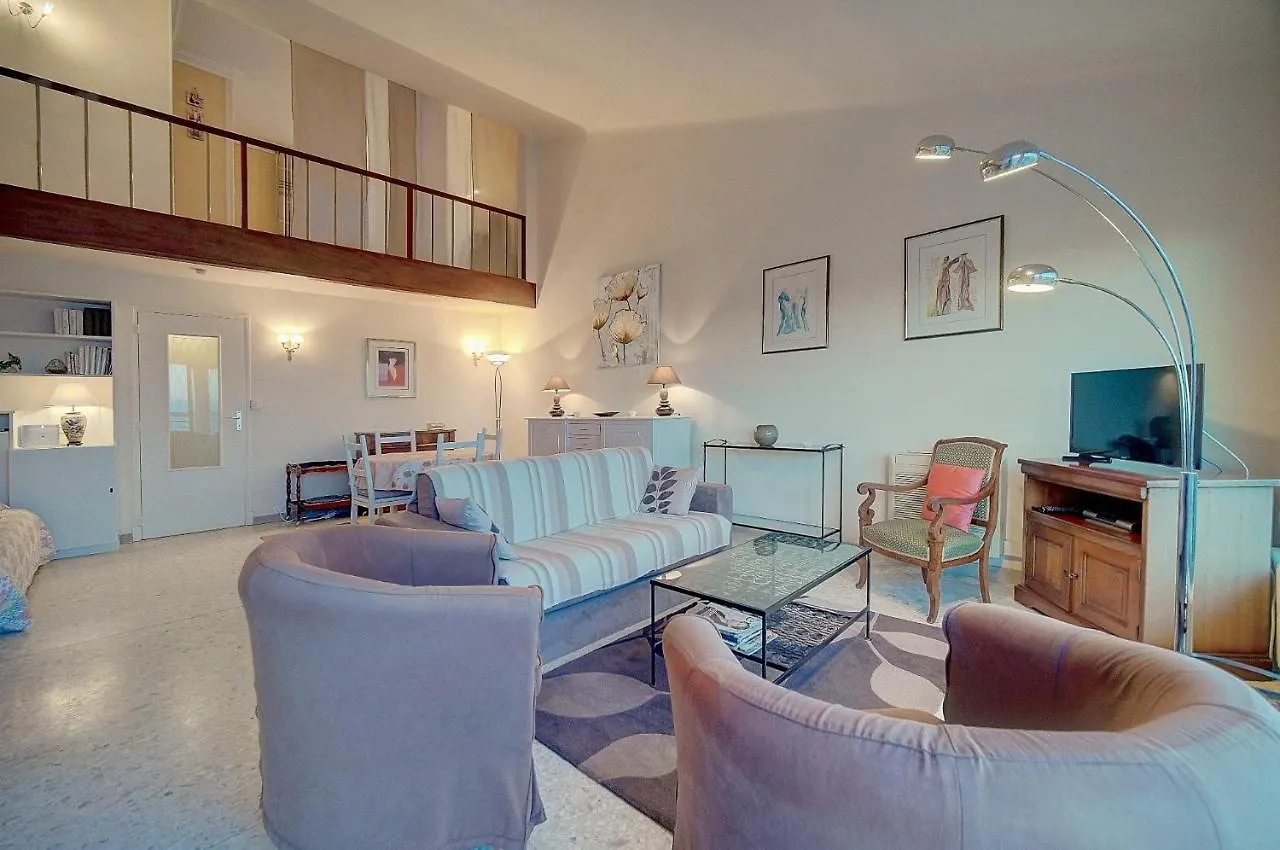 Superbe Duplex Idealement Situe Proche Plages Avec Grande Terrasse Vue Port !L A1B59 Cannes Apartment
